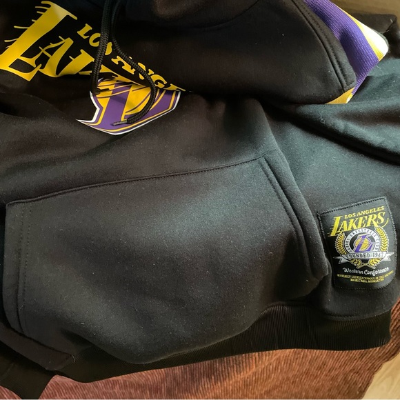 LA Lakers NBA Hooded Sweatshirt with logo front and at lower back - Picture 9 of 10
